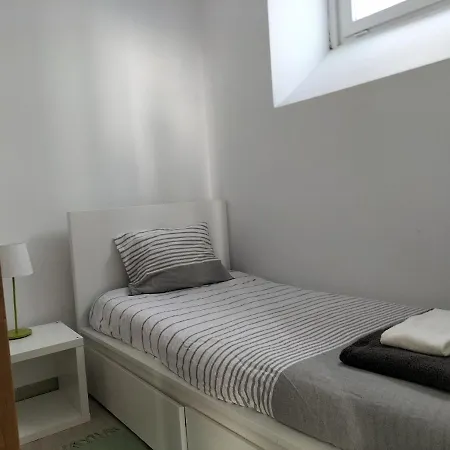 Cozy Flat In Arroios 아파트